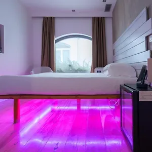Colosseum Jacuzzi Suites Guest house